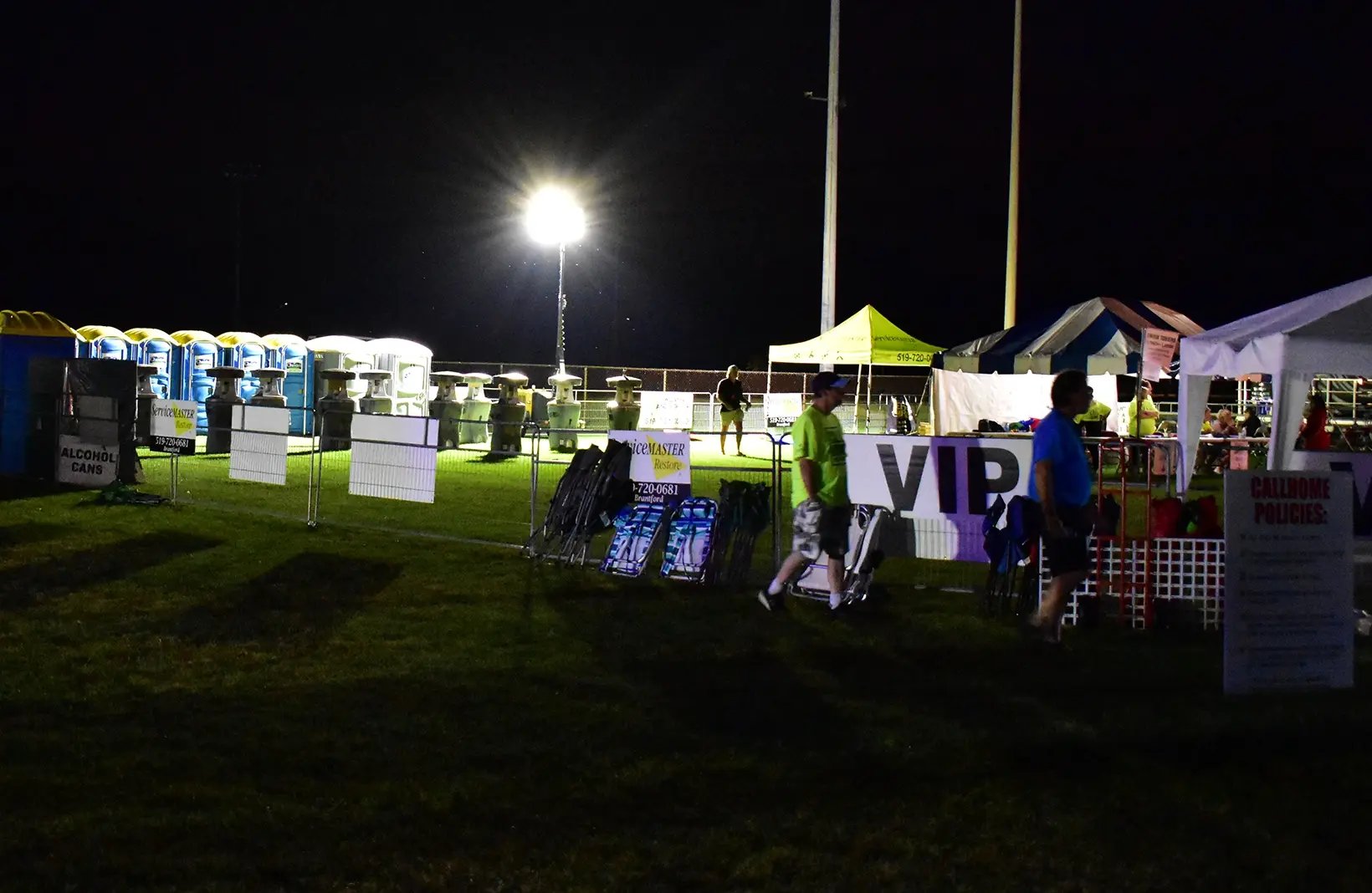 Portable crowd control fencing used to manage pedestrian flow, queue lines, and event perimeters.